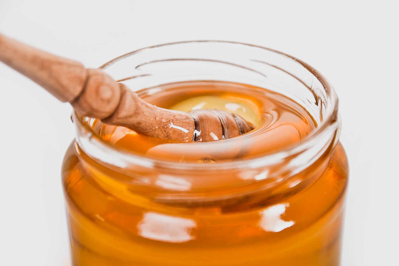 Honey and Onion Cough Syrup: Easy Recipe, Benefits and Safety